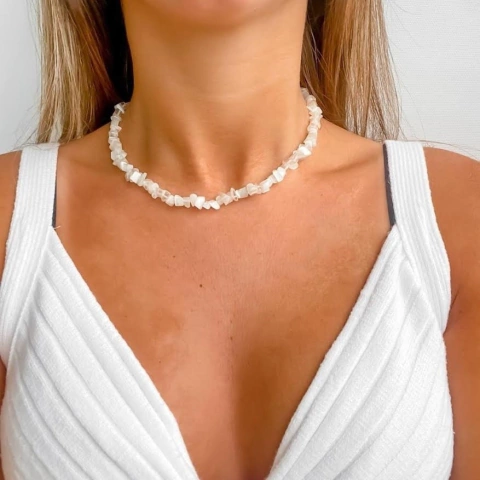 Colar Choker de Cascalho Branco em Macramê com Alongador  