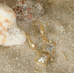 Brinco Gancho Lyon Com Pingente Star Folheada a Ouro 18k Amaea