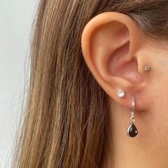 Brinco Amaea Argolinha com Pingente Cristal Negro Folheado a Prata