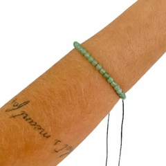 Pulseira Amaea Esfera Natural Jade Verde Claro 4mm Macramê ou Folheados