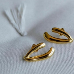 Brinco Amaea Orgânico aberto Folheado a Ouro 18k