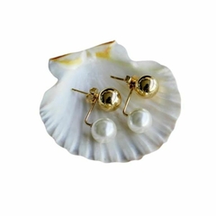 Brinco Ear Jacket Amaea 2 em 1 de Pérola e Bola Folheado a Ouro 18k