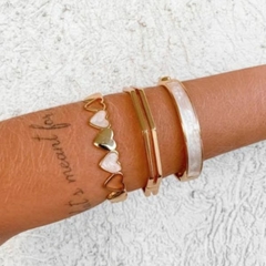 Bracelete Amaea Resinada Pérola Banhado a Ouro