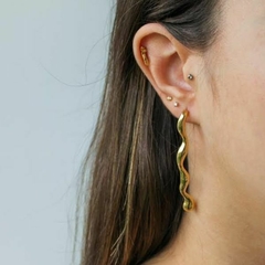 Brinco Amaea Longo Orgânico Foleado a Ouro 18k