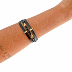 Pulseira Amaea Courino Preta com Entremeios Banhados a Ouro 18k