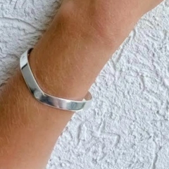 Bracelete Amaea Formato V Largo Folheado a Prata 925