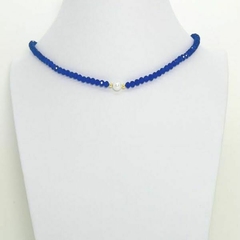 Choker Cristal Facetado Azul Bic com Entremeio de Pérola Folheado a Ouro 18k