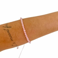 Pulseira Amaea Esfera Natural Quartzo Rosa 4mm Macramê ou Folheados