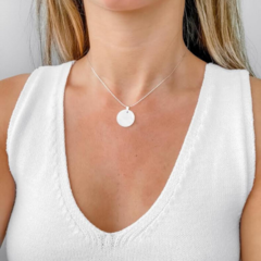 Choker Amaea Madrepérola Natural Moeda 12mm Folheada a Prata