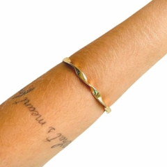 Bracelete Amaea Torcido Banhado a Ouro 18k