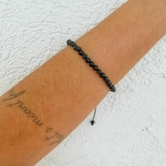 Pulseira Amaea Esfera Natural Vulcânica Preta 4mm Macramê ou Folheados
