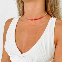 Choker Amaea Cristal triangular 4mm Tie Dye Vermelha Folheada a Ouro 18k
