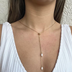 Colar Amaea Invertido com Pérolas de Água Doce Folheado a Ouro 18k