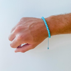 Pulseira Amaea Unisex Howlita Azul em Macramê 8mm