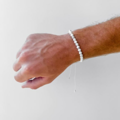 Pulseira Amaea Masculina Esferas Natural Howlita Branca em Macramê 6m