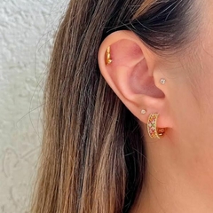 Brinco Amaea Argola em Zircônias Coloridas Folheado a Ouro 18k - 1 Ano de Garantia no Banho