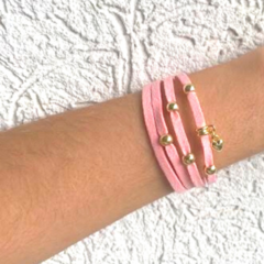 Pulseira Amaea Courino Rosa Chiclete com Entremeios e Pingente de Coração Banhada a Ouro 18K