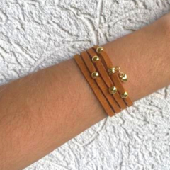 Pulseira Amaea Courino Marron com Entremeios e Pingente de Coração Banhada a Ouro 18k