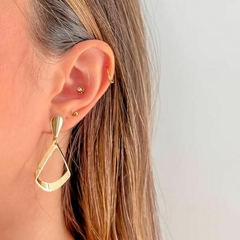Brinco Amaea Pingente Gota Folheado a Ouro 18k - 1 Ano de Garantia no Banho