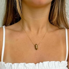 Colar Amaea Pingente Pedra Natural Olho de Tigre Hexagonal Folheado a Ouro 18k