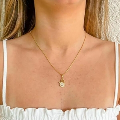Colar Amaea Pingente Mão de Fátima em Zircônias Folheado a Ouro 18k