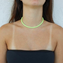 Choker Amaea Fimo Verde Neon Lisa Folheada a Ouro - comprar online