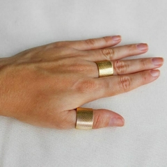 Anel Amaea Texturizado Regulável Folheado a Ouro 18k - comprar online