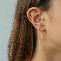 Brinco Amaea Fio Passante com Esfera Natural Quartzo Rosa Folheado a Ouro 18k