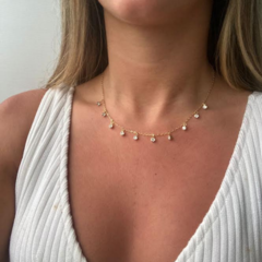 Choker Amaea com Mini Pingentes em Zircônia Folheada a Ouro