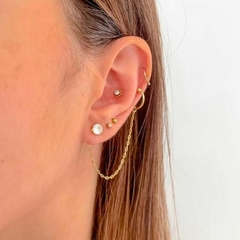 Brinco Amaea Ear Line em Zircônias Folheado a Ouro 18k