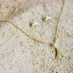 Conjunto Amaea Colar e Brinco Rabo de Sereia Folheado a Ouro 18k - 1 Ano de Garantia no Banho