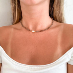 Choker Amaea Cristal facetado Fumê 4mm com Pérola Água doce Natural Folheada a Ouro na internet