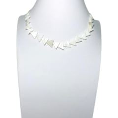 Choker Amaea Madrepérola Natural Triângulo Folheada a Ouro 18k