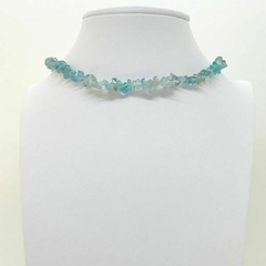 Choker Amaea Cascalho Pedra Apatita Natural Mini Folheado a Ouro 18k