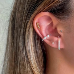 Brinco Amaea Ear Cuff em Zircônias Coloridas Folheado a Ouro 18k