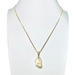 Colar Amaea com Pingente Quartzo Branco Folheado a Ouro 18k