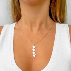 Colar Amaea Madrepérola Natural Triângulo Folheada a Ouro 18k