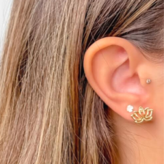 Brinco Amaea Flor de Lotus Folheado a Ouro