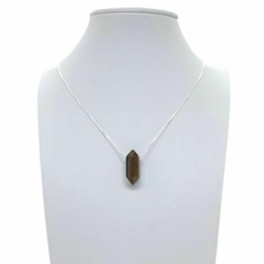 Colar Amaea Pingente Pedra Natural Olho de Tigre Hexagonal Folheado a Prata