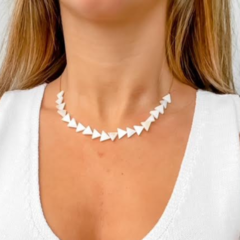 Choker Amaea Madrepérola Natural Triângulo Folheada a Ouro 18k