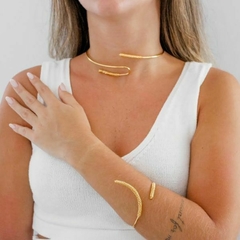 Conjunto Amaea Orgânica Trabalhada Folheada a Ouro 18k