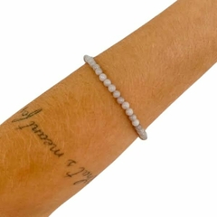 Pulseira Amaea Esfera Natural Cinza 4mm Macramê ou Folheados