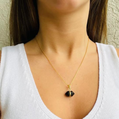 Colar Prisma Pedra Natural Agata Negra Amaea Folheado a Ouro