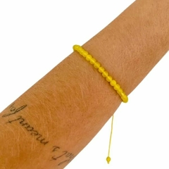 Pulseira Amaea Esfera Natural Amarelo Fechado 4mm Macramê ou Folheados