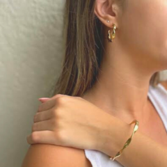 Brinco Amaea Torcido Folheado a Ouro 18k
