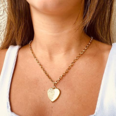 Colar Amaea Coração Trabalhado Folheado a Ouro 18k