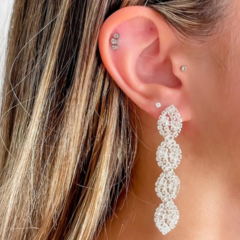 Brinco Amaea Gotas Longas em Zirconias Folheado a Prata - 1 Ano de Garantia no Banho