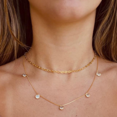 Colar Amaea com Pingentes em Zircônia Folheado a Ouro 18k - 1 Ano de Garantia