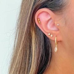 Brinco Amaea Gancho Pingente Gota de Zircônia Folheado a Ouro 18k