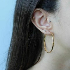 Brinco Amaea Argola Fechada Folheada a Ouro 18k - 1 Ano de Garantia no Banho